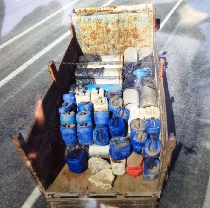 Van Erciş'te bomba yüklü kamyonet ele geçirildi