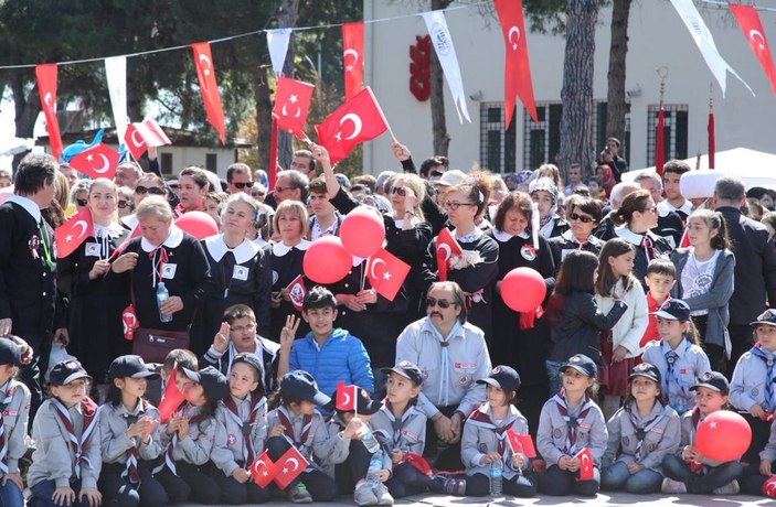 Ordu'daki 23 Nisan'a katılan temsili Atatürk