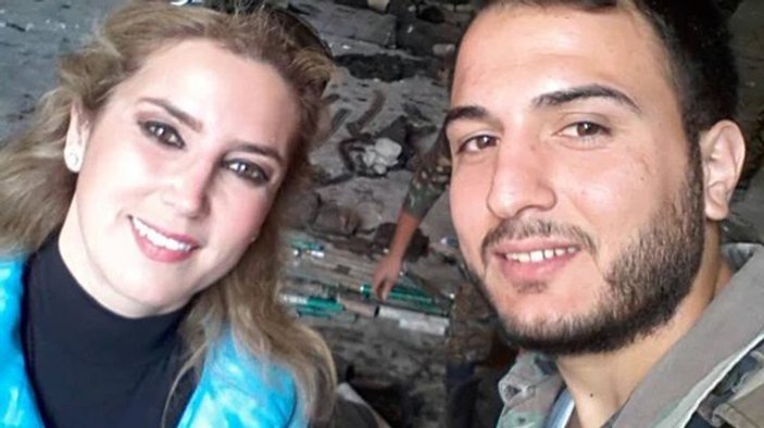 Esad yanlısı gazeteci öldürülen muhaliflerle selfie çekti