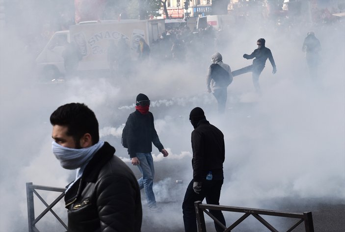 Fransa'da eylemciler polisle çatıştı
