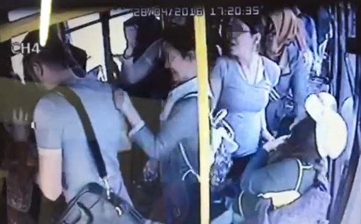 Otobüsteki tacizciyi kadınlar linç etti