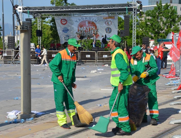 1 Mayıs'ta çalışan temizlik işçileri
