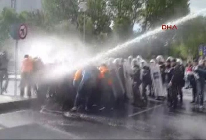 Taksim'e yürümek isteyen gruba polis müdahale etti