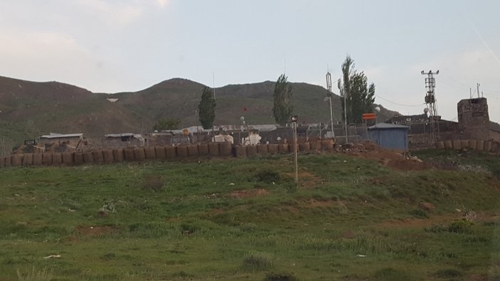 PKK Hakkari'de üs bölgesine saldırdı: 2 şehit