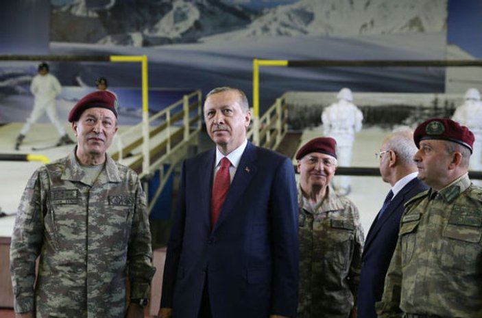 Erdoğan Özel Kuvvetleri ziyaret etti
