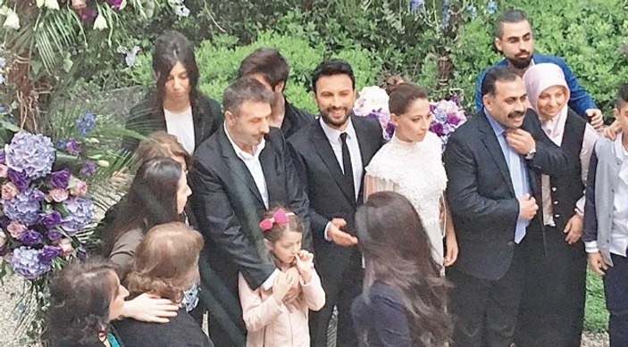 Tarkan muhafazakar aileden kız aldı