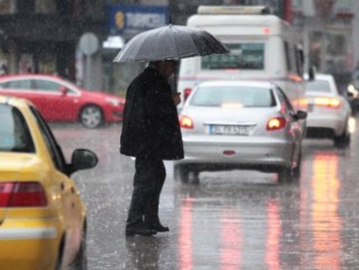 İstanbul’da beklenen yağmur başladı