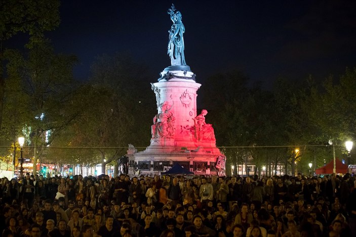 Fransa'da gece ayakta protestoları devam ediyor