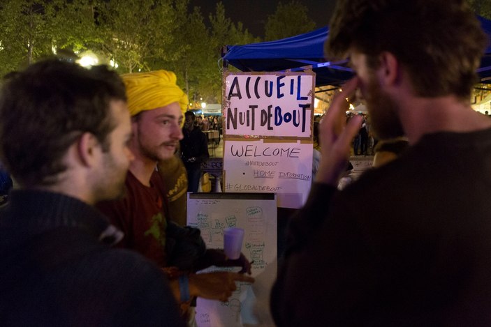 Fransa'da gece ayakta protestoları devam ediyor