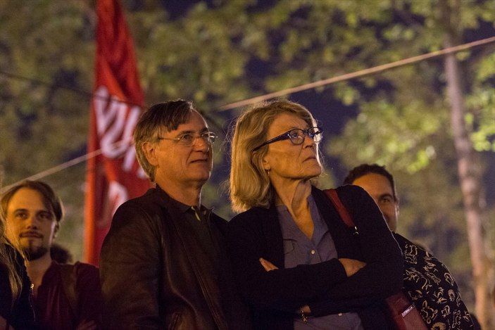 Fransa'da gece ayakta protestoları devam ediyor