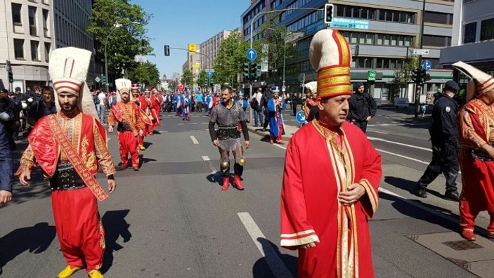 Almanya'da kılıçsız Mehter Takımı yürüyüşü