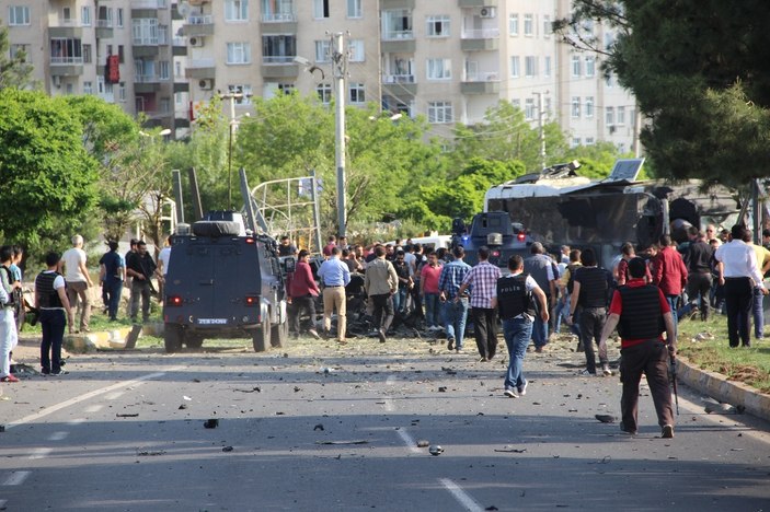 Saldırıya uğrayan polis aracı PKK'lıları da taşıyordu