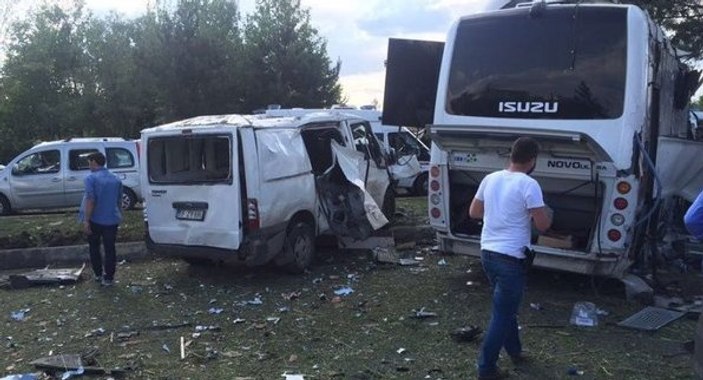 Saldırıya uğrayan polis aracı PKK'lıları da taşıyordu