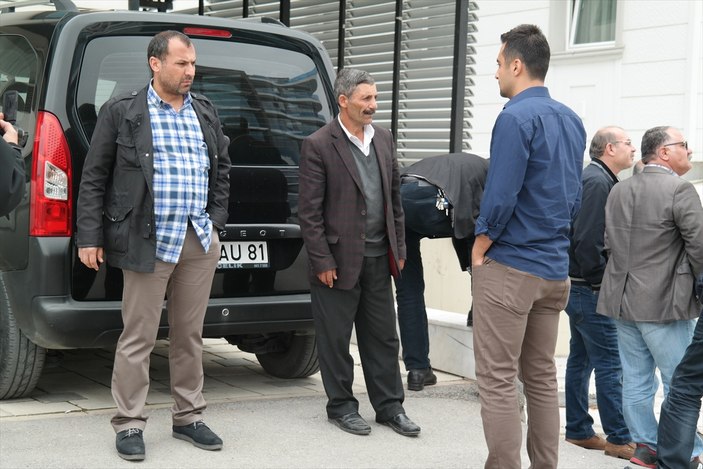 Ailesi PKK'lı canlı bombanın cesedini aldı