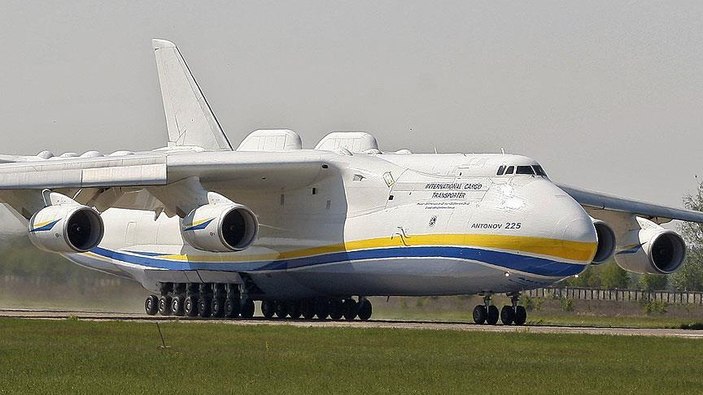 Dünyanın en büyük uçağı An-225 ilk ticari uçuşunu yaptı