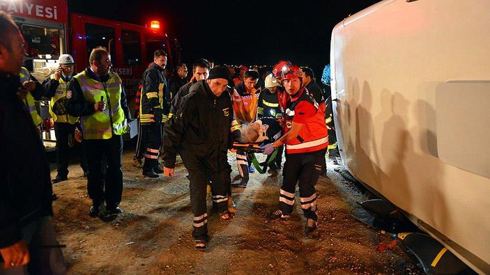 Kayseri'de yolcu otobüsü kaza yaptı: 19 yaralı