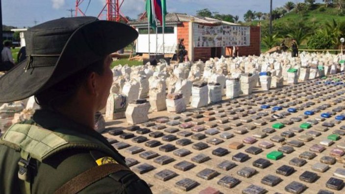 Kolombiya'da uyuşturucu çetelerine darbe