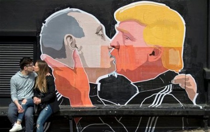 Litvanya'da dikkat çeken Putin-Trump posteri