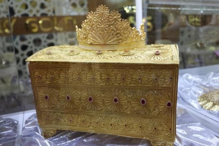 Altın sandık 270 bin dolara Dubaili iş adamına satıldı