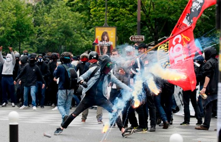 Paris’te protestoculara polis müdahalesi