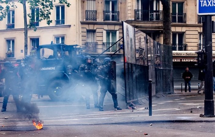 Paris’te protestoculara polis müdahalesi