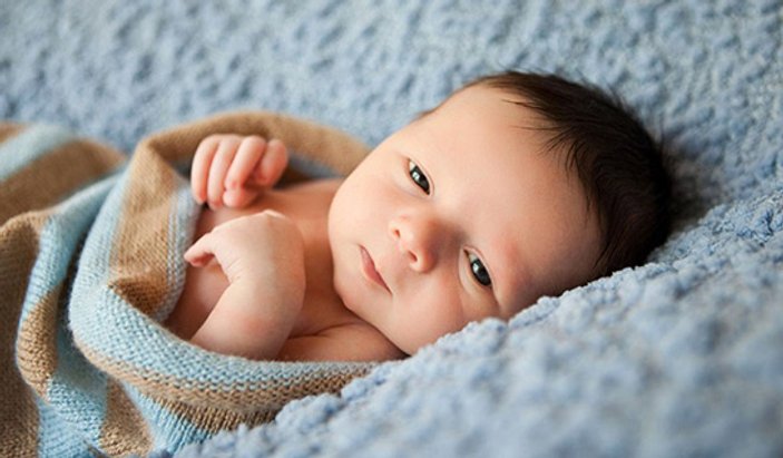 1 milyon bebeğe ilk altınını devlet taktı