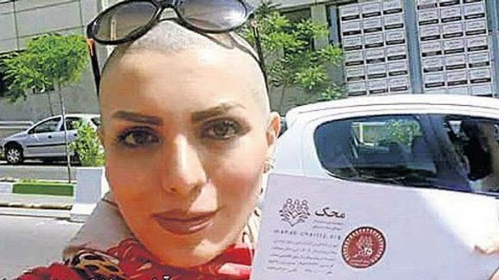 İranlı kadınlar saçlarını kazıtıyor