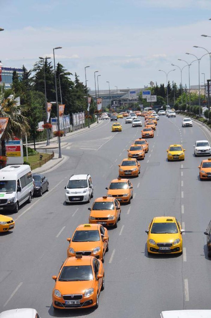 Yüzlerce taksi Binali Yıldırım için konvoy oluşturdu