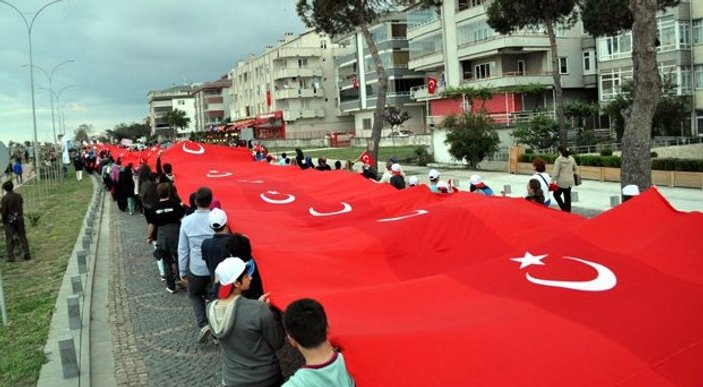 Samsun'da 1919 metrelik Türk bayrağı dalgalandı