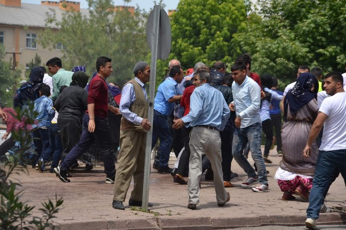 Terör örgütü sloganı atan HDP'liler TOMA ile sulandı