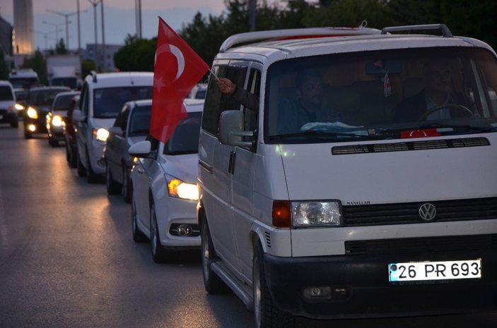 Eskişehir'de şehit evine 150 araçlık taziye konvoyu