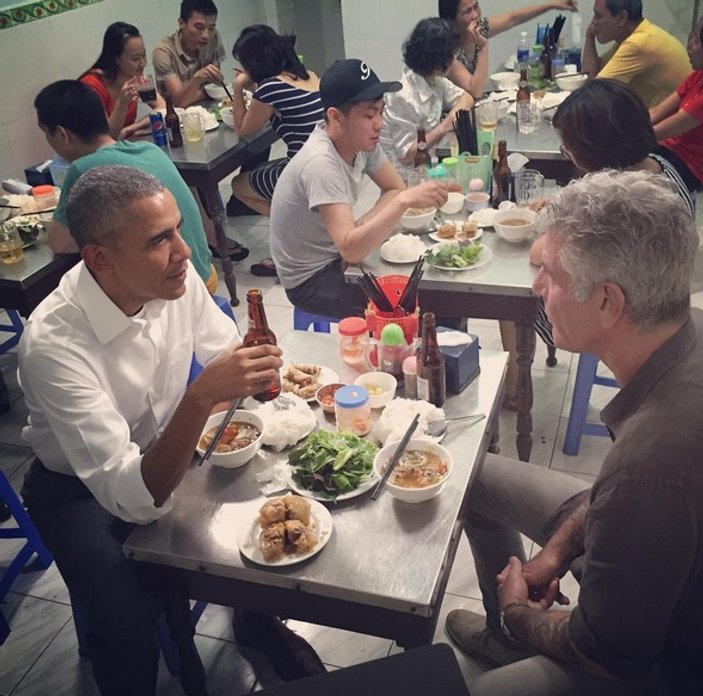 ABD Başkanı Barack Obama Vietnam'da bira içti
