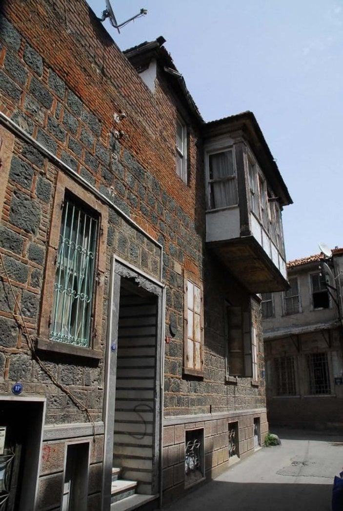 İzmir'deki Türk evi satışa çıkarıldı