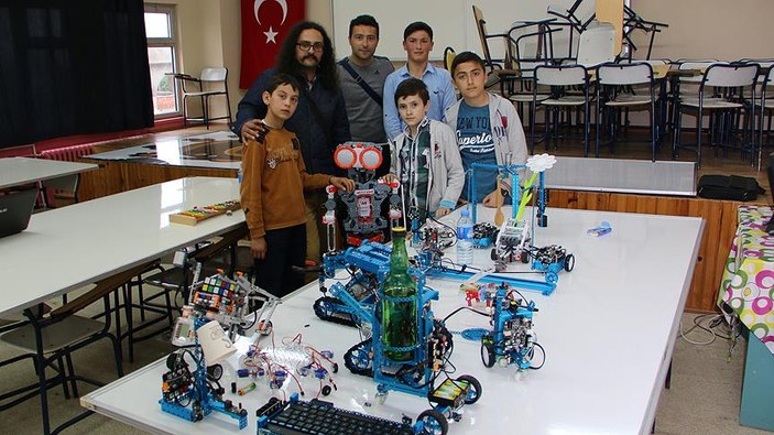 Samsun'da köy okulunda robot fuarı