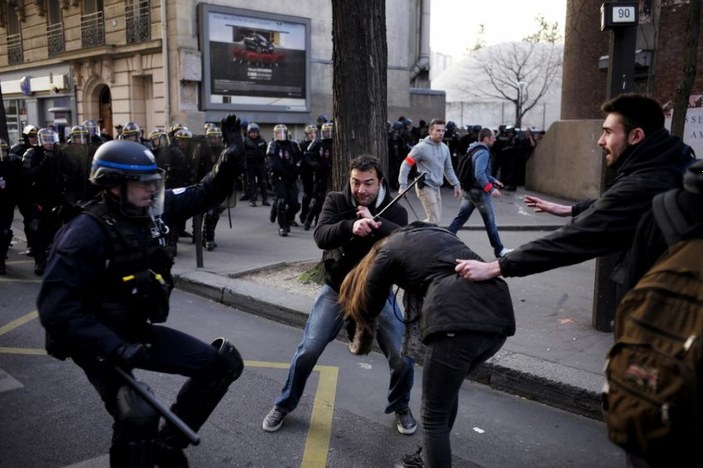 Fransa'da çalışma yasası protestolarında sert müdahale