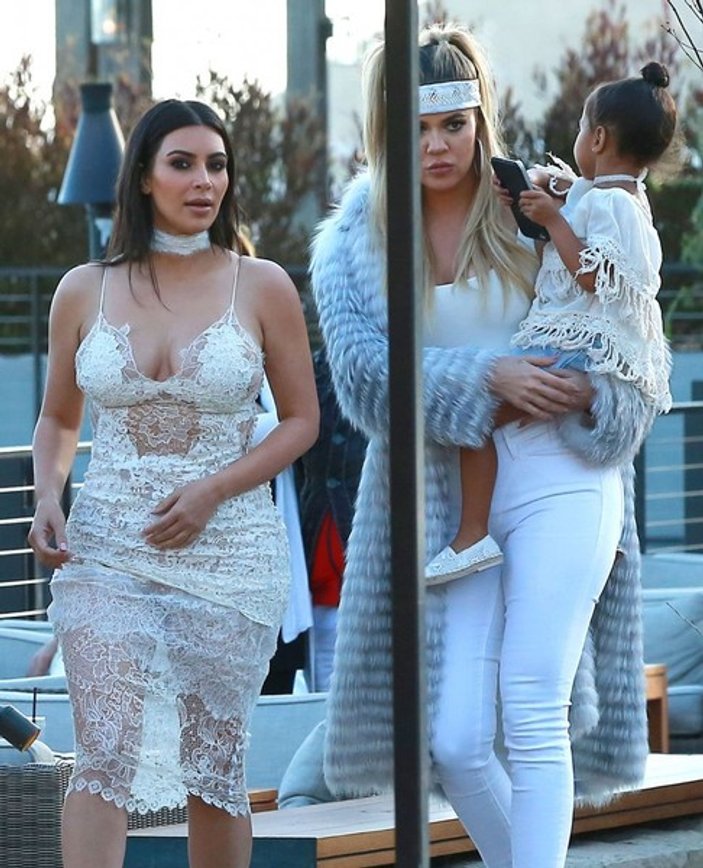 Kim Kardashian'ın geceliği andıran elbisesi