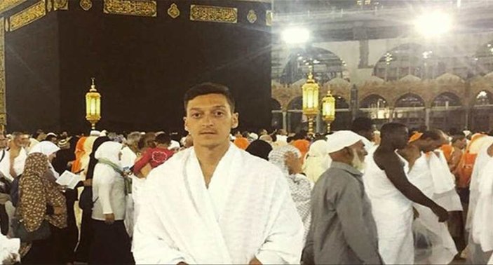 Mesut Özil'in Mekke'ye gitmesi Almanları kızdırdı