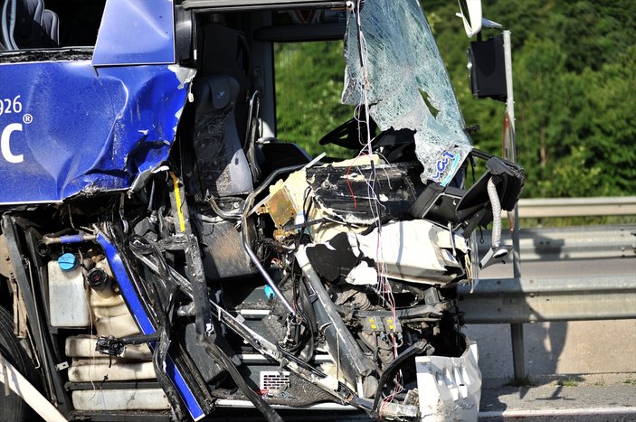 Bursa'da yolcu otobüsü tırla çarpıştı: 7 yaralı