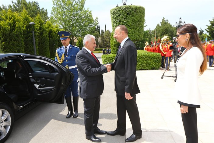 Binali Yıldırım İlham Aliyev görüşmesinde neşeli anlar