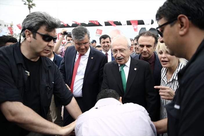 Kılıçdaroğlu'na Adana dürüm yedirdiler