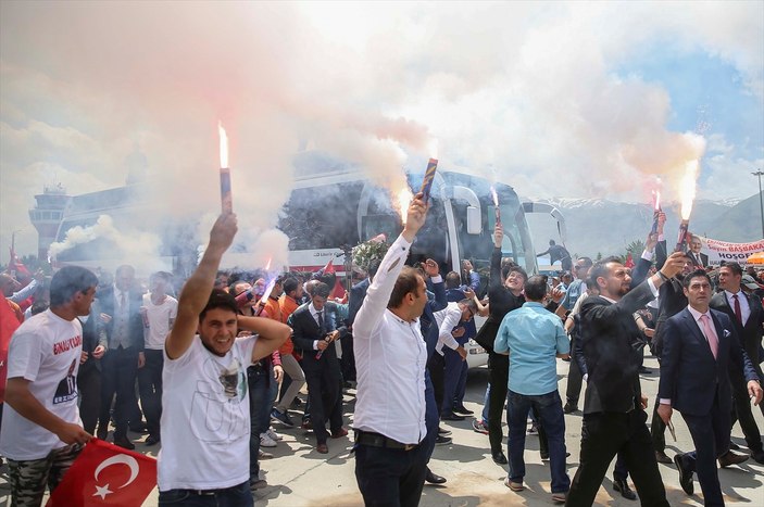 Binali Yıldırım memleketi Erzincan'da