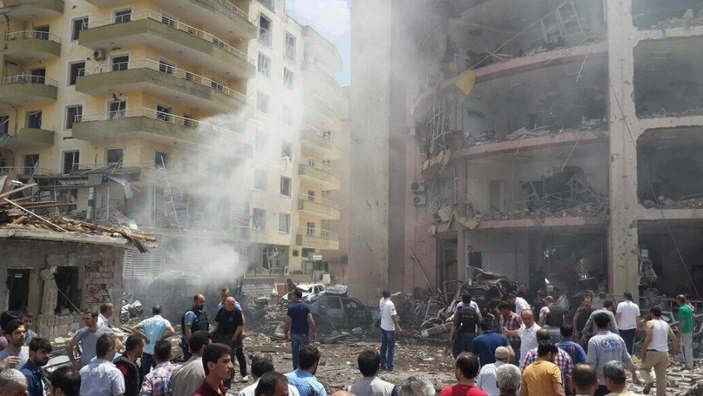 Mardin'de emniyet binasına bombalı saldırı