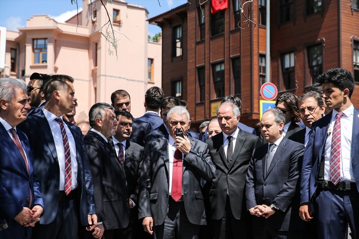 Başbakan polislere telsizden seslendi