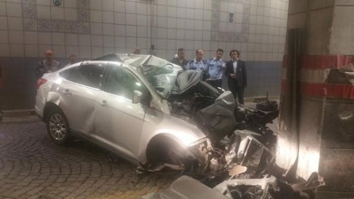Ankara'da hız limitini zorlayan kadın sürücü kaza yaptı