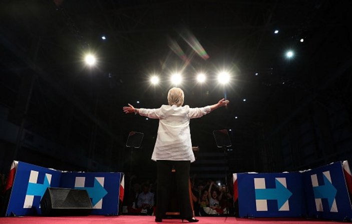 Clinton'ın 36 bin liralık ceketi tartışma konusu oldu