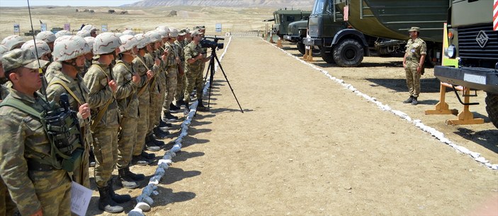 Azerbaycan ordusu savaş tatbikatı yaptı