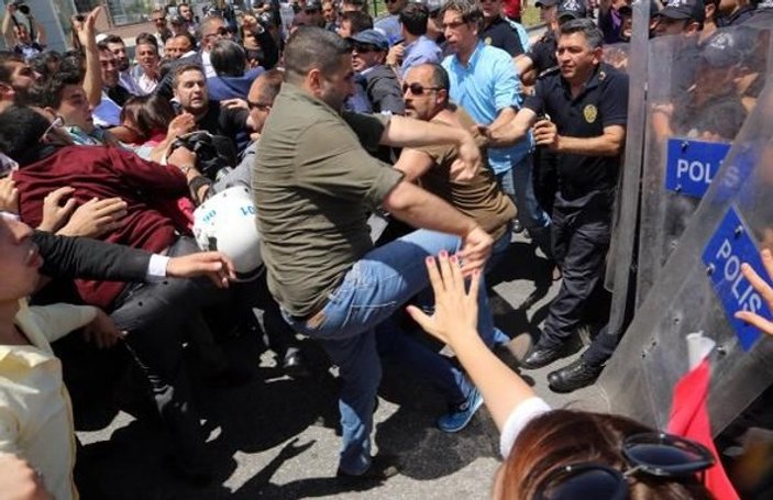 AK Parti'ye yürümek isteyen CHP'lilere polis müdahalesi