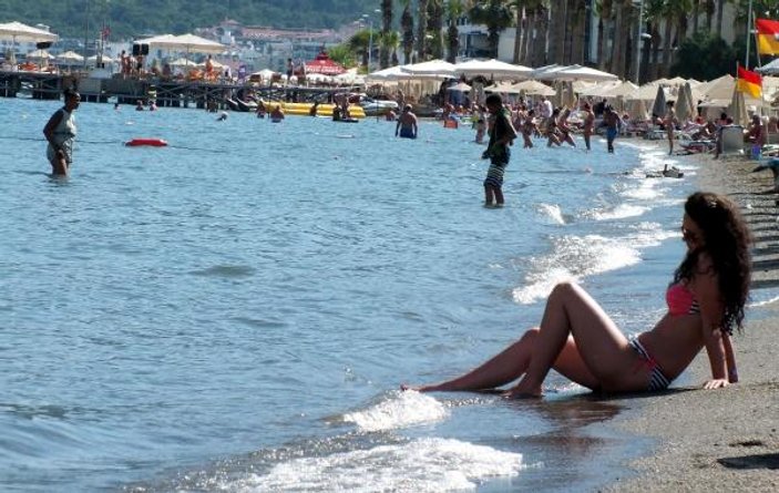 Marmaris plajları yabancı turistlere kaldı