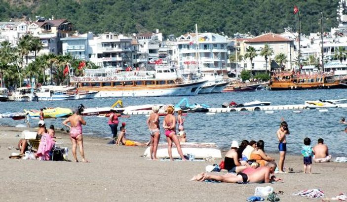 Marmaris plajları yabancı turistlere kaldı