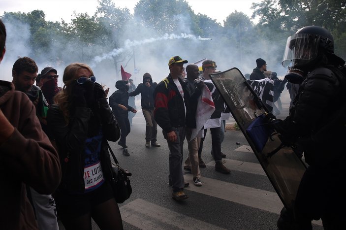Fransa'da gösteriler devam ediyor